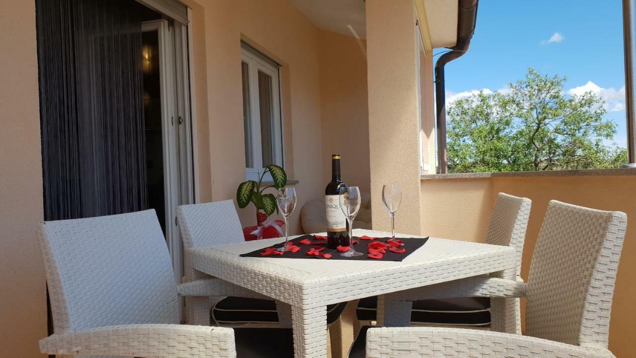 Apartment Ina Pula Exterior foto