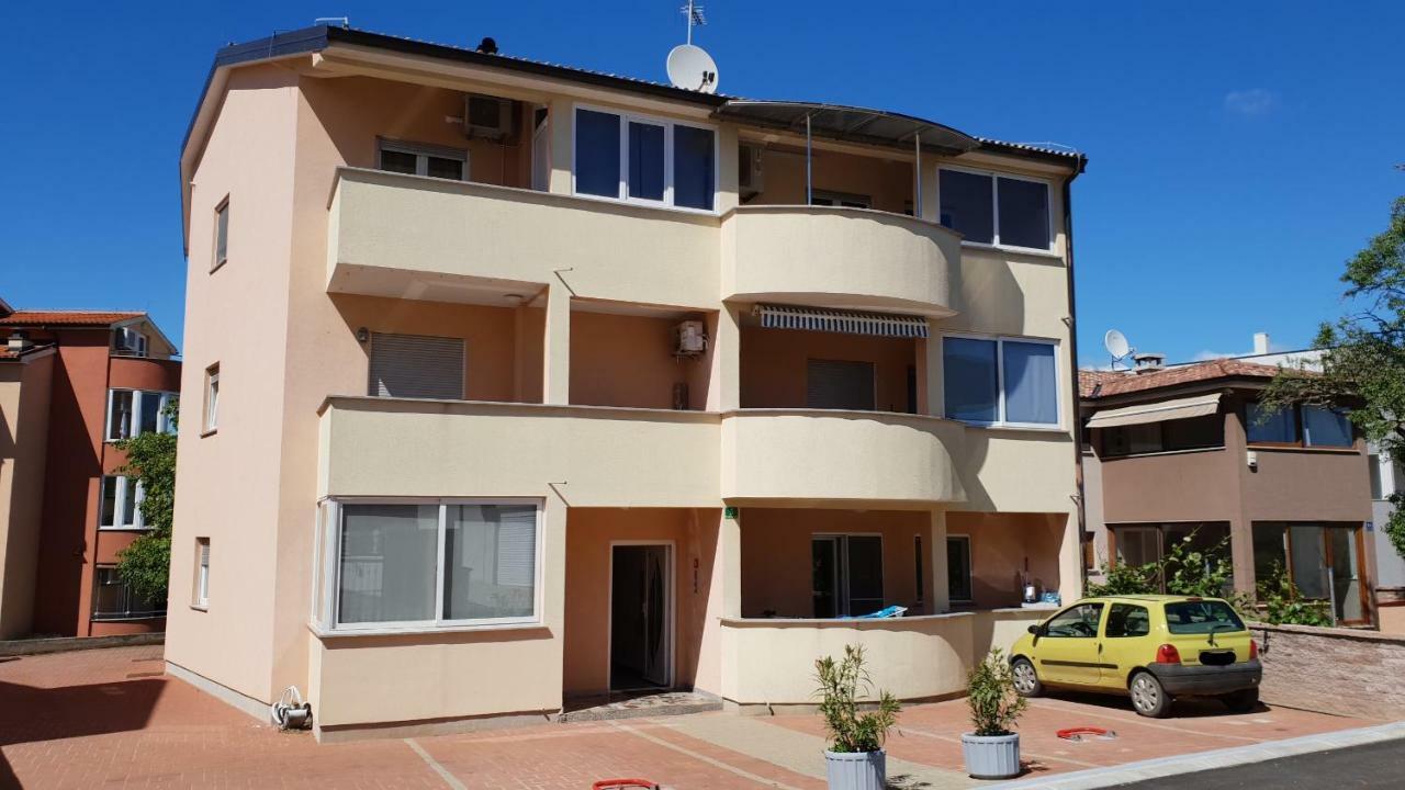 Apartment Ina Pula Exterior foto
